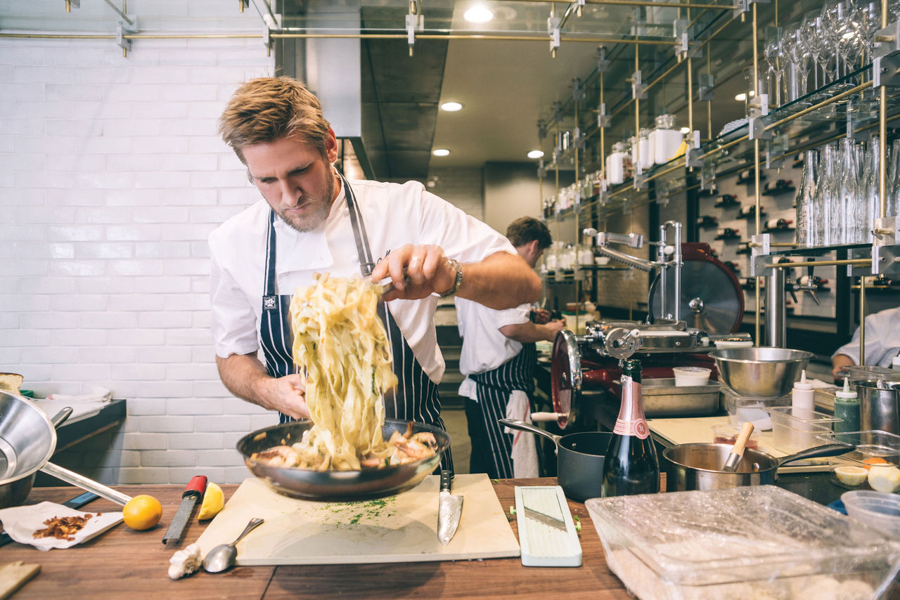 cs11-curtis-stone-cooking.jpg